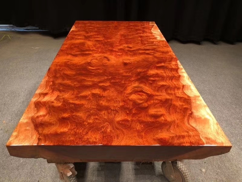 苏州家具城土豪桌*局骗**!8万天价桌出厂就9千,原料极像棺材板