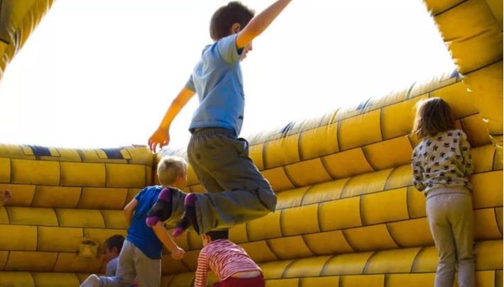 孩子粘妈妈应该怎么和孩子沟通,如何解决孩子过分黏妈妈