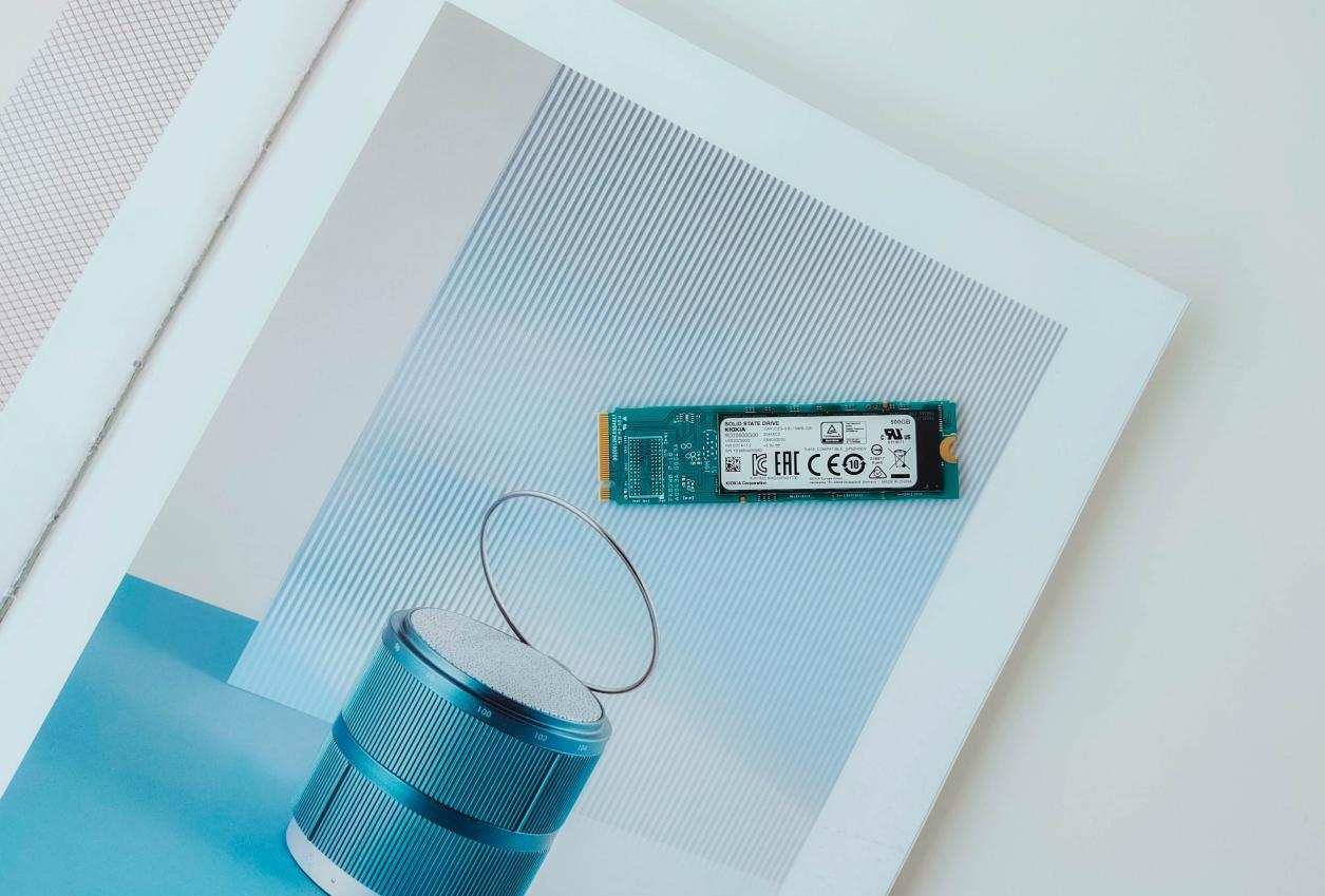 东芝存储器rd20评测,东芝铠侠sata240g固态硬盘拆解