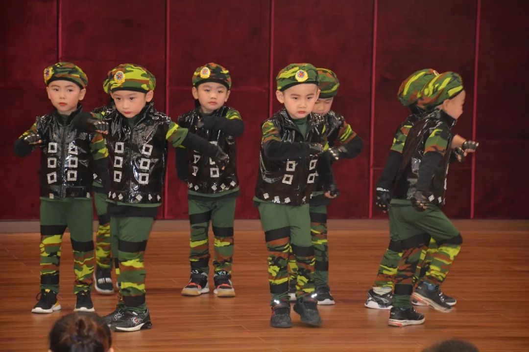 华立中英文学校是不是贵族学校,华立中英文学校升学