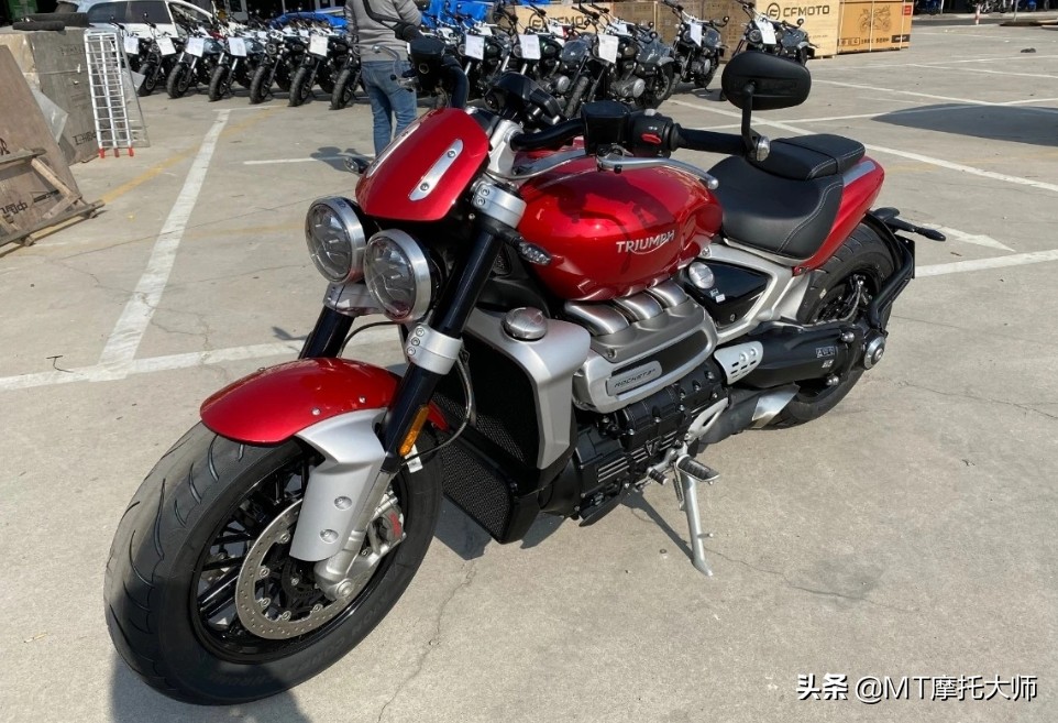 凯旋火箭3是6缸车吗,凯旋火箭2500cc为什么才160的马力