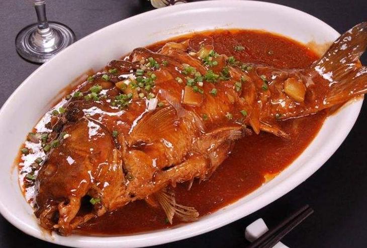 白醋和料酒炖鱼时哪个能去腥,炖鱼时只放料酒不放啤酒能去腥吗