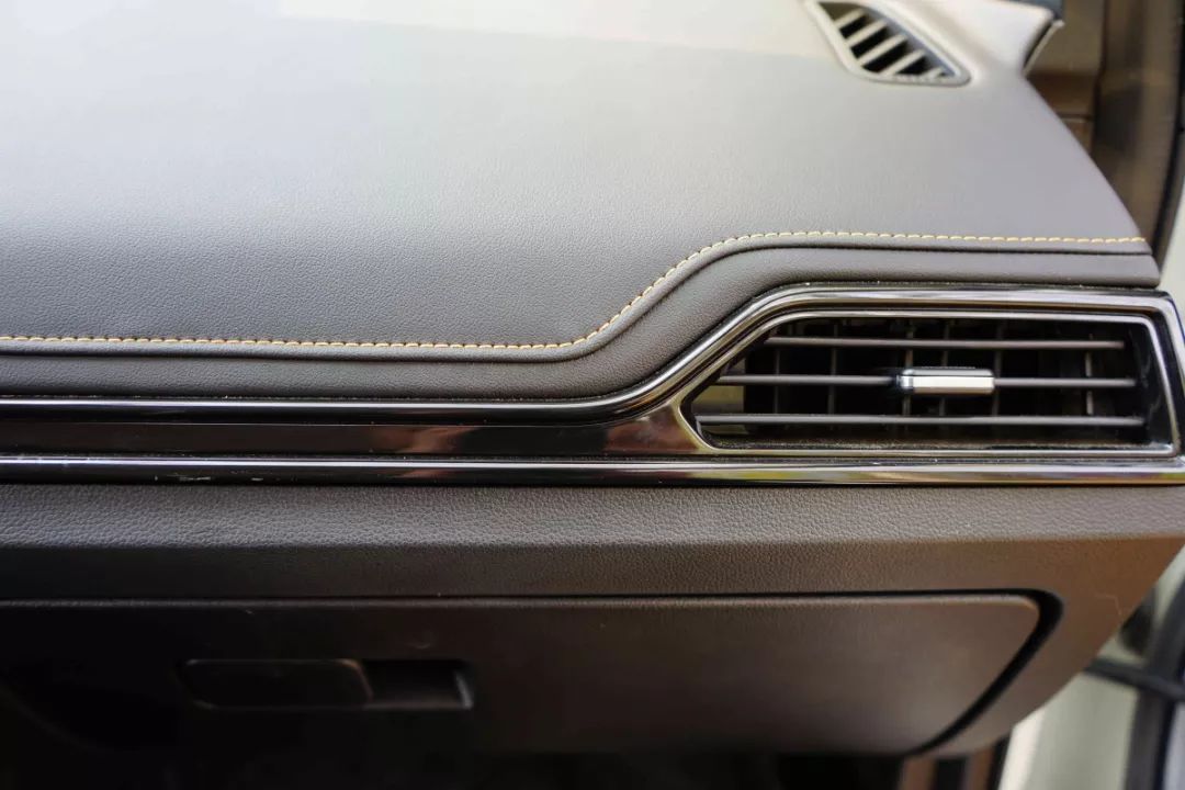 新特DEV1试驾体验：续航300落地7万，不靠补贴也能打？