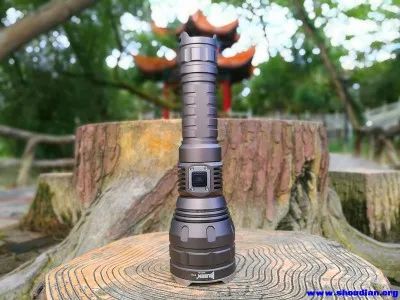 务实去华当行本色—wubenT105远射手电