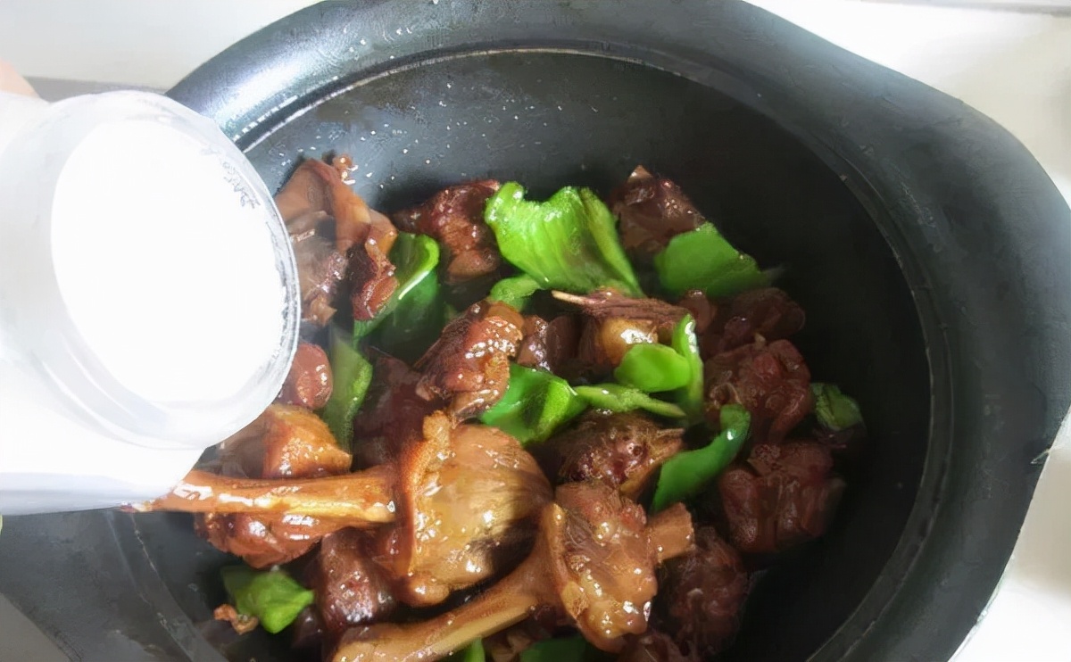 夏天鸭肉怎么炖好吃又营养,鸭肉怎么煮好吃又简单不上火