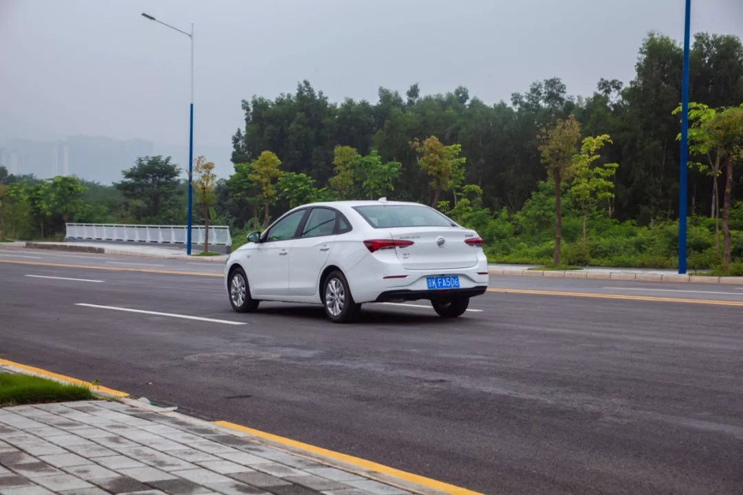 别克英朗10款落地多少钱,经济实用的别克英朗