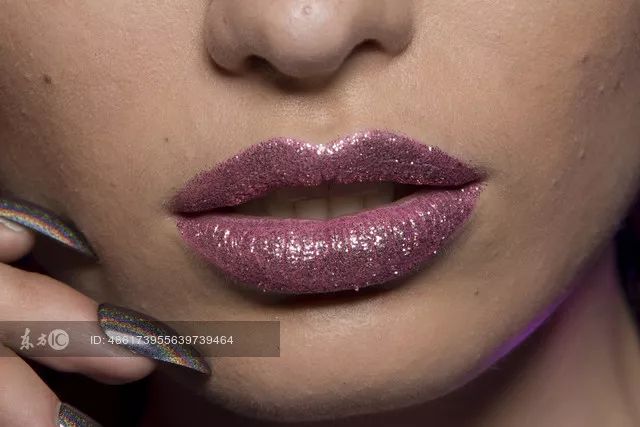 鞠婧祎李艺彤honey舞台,鞠婧祎港风复古妆容