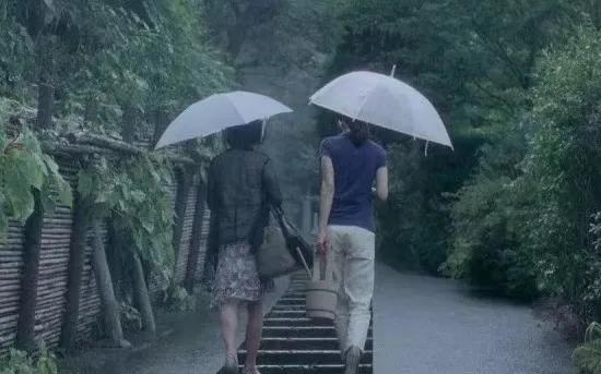 为什么日本人爱用透明伞,为什么日本大多是透明伞黑伞