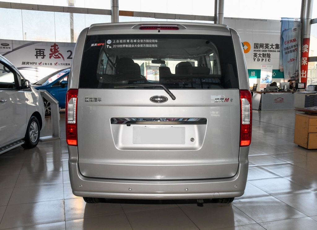 江淮瑞风m3自动挡落地价五菱宏光,五菱宏光plus和江淮瑞风m3哪个好