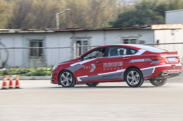 缤瑞冠军版和英朗速度pk,吉利缤瑞与朗逸怎么选