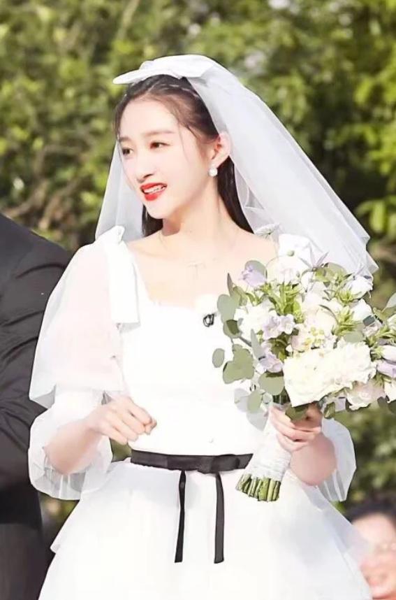 楣挎櫁鎹″埌鍏虫檽褰ょ殑涓滆タ,楣挎櫁鍏虫檽褰ゅ績鐩腑鐨勫コ涓昏