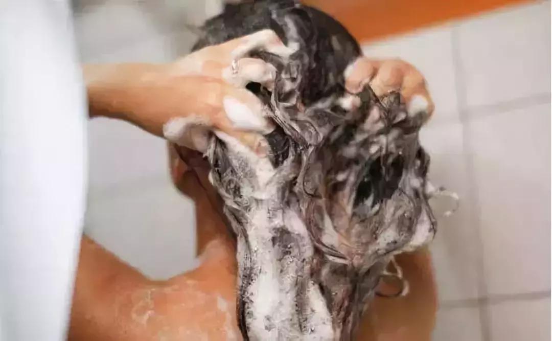 让你的头发柔顺又光泽,如何让头发更柔顺有光泽