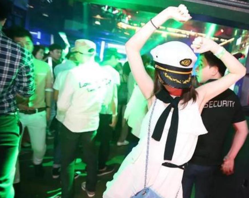 凭《江南style》爆红,如今销声匿迹,鸟叔是资本的牺牲品吗?