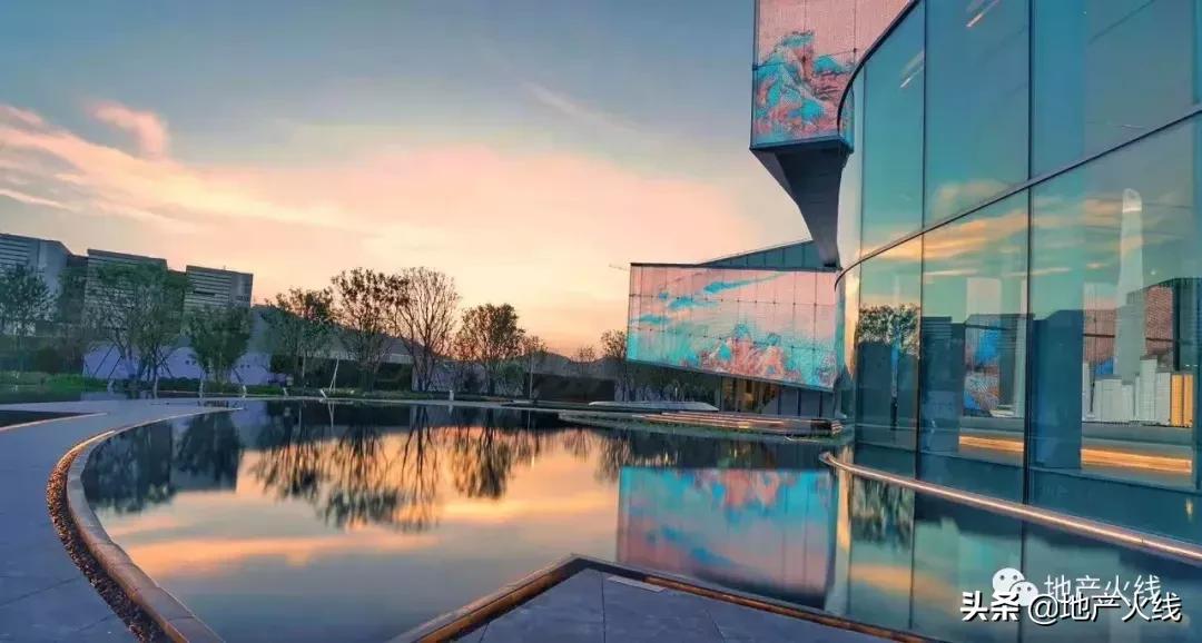 这一次，外地企业主打飞的来深圳，抢你的房子