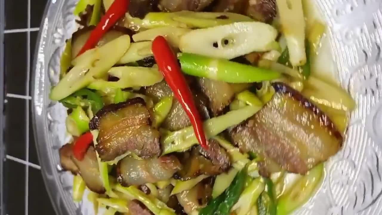 腊肉炒鲜笋最正宗的做法,腊肉炒鲜笋的家常做法
