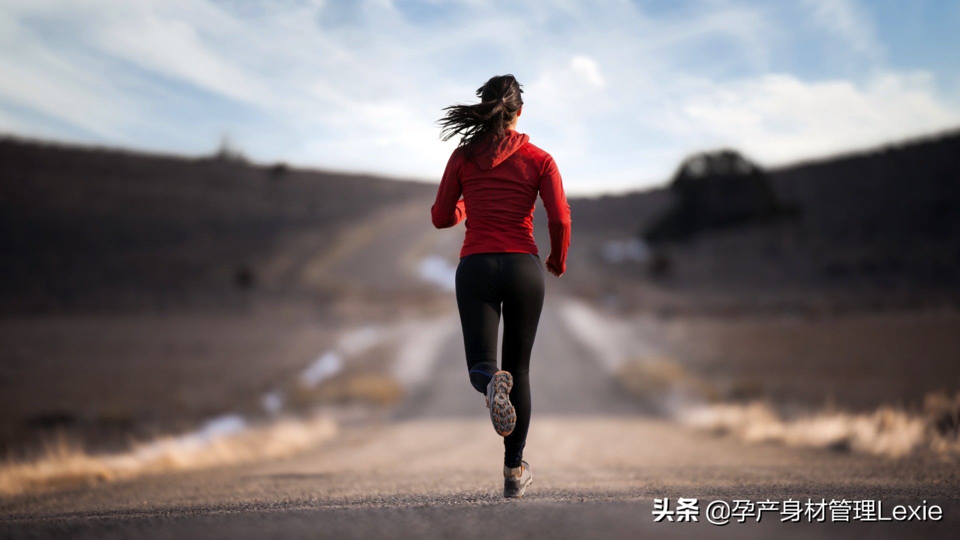 产后漏尿多久凯格尔能恢复,产后一年漏尿是什么原因引起的