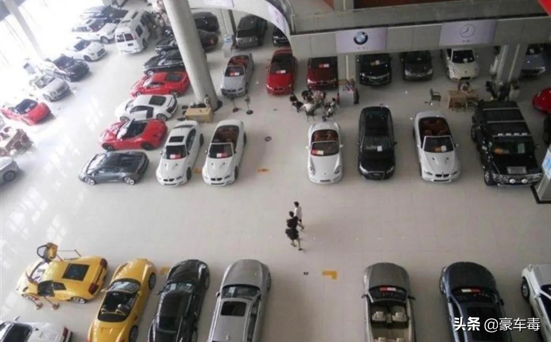 豪车毒老纪考斯特,豪车毒老纪小跟班