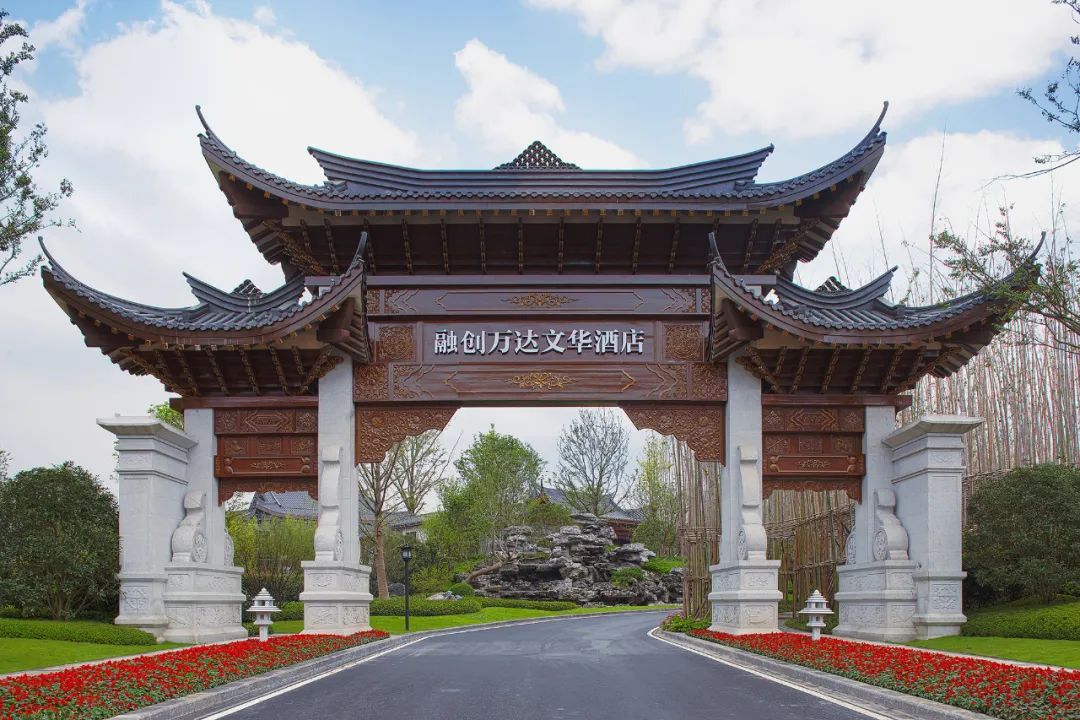 等了好久，这家酒店终于开了，全是别墅房