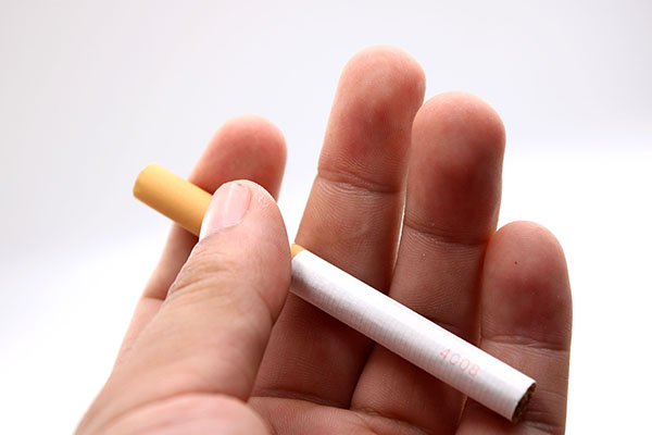 粗烟和细烟谁的危害大,烟杆对人体有害吗