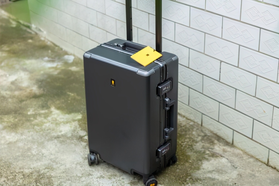 20寸登机箱地平线8号,最好的行李箱品牌推荐地平线8号