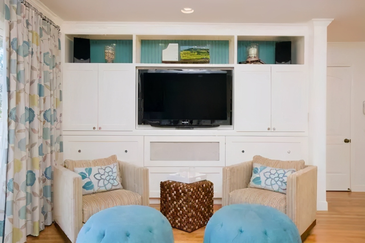 电视背景墙极简高级感收纳,小户型收纳型电视背景墙