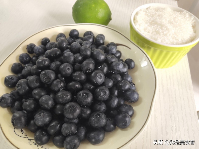 蓝莓果酱的制作方法简单教程,超简单又美味的家常蓝莓果酱做法