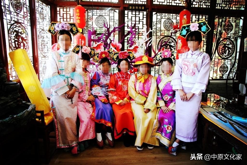 羌族蒙古族服饰,羌族文化与汉族文化的服饰方面