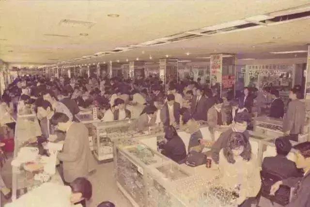 从“中国硅谷”到无数人破产、自杀，深圳华强北跌落背后的真相