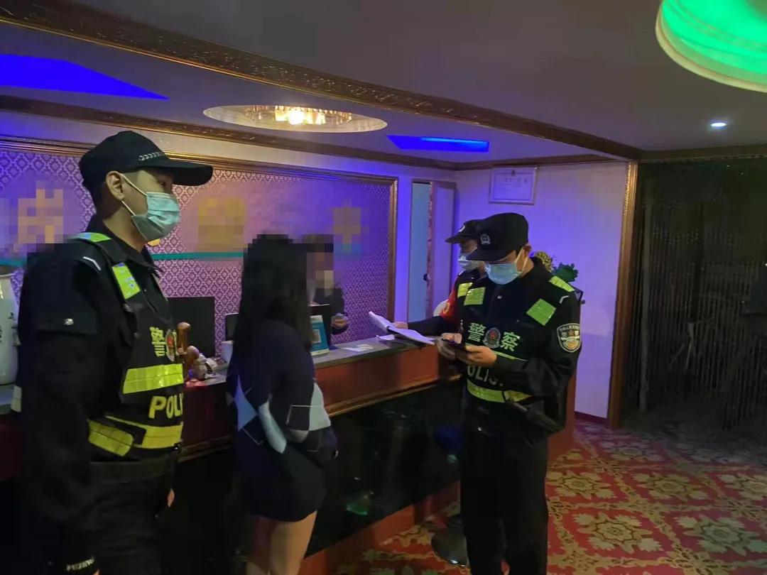 凌晨出动开展夜查行动,警方星夜清查风暴