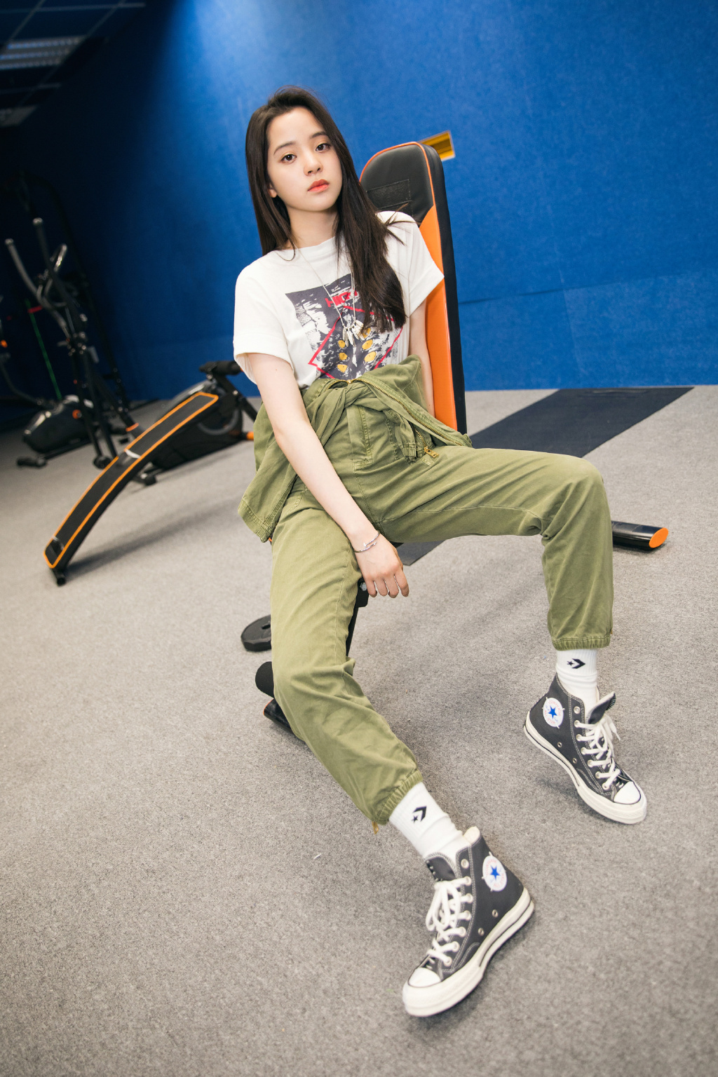 欧阳娜娜匡威onestar,欧阳娜娜匡威帆布鞋黑