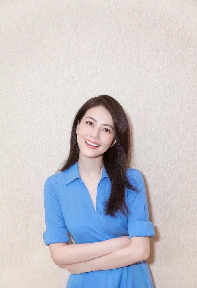 中分和齐刘海哪个更好看,你适合长发还是短发发型设计