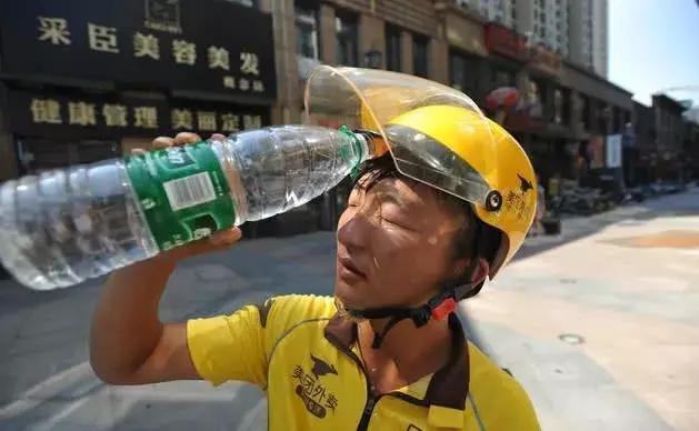 美团小哥一个月能挣多少钱,做美团外卖小哥一个月能挣多少