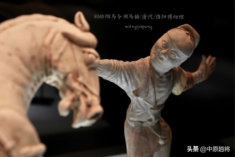 洛阳博物馆专门为二十多件珍宝成立了一个展馆