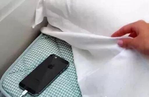 手机充电的时候着火怎么办,手机半夜充电起火怎么办