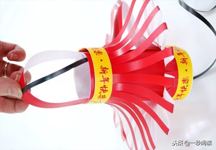 大红灯笼手工制作详细步骤,中国风红色灯笼手工制作