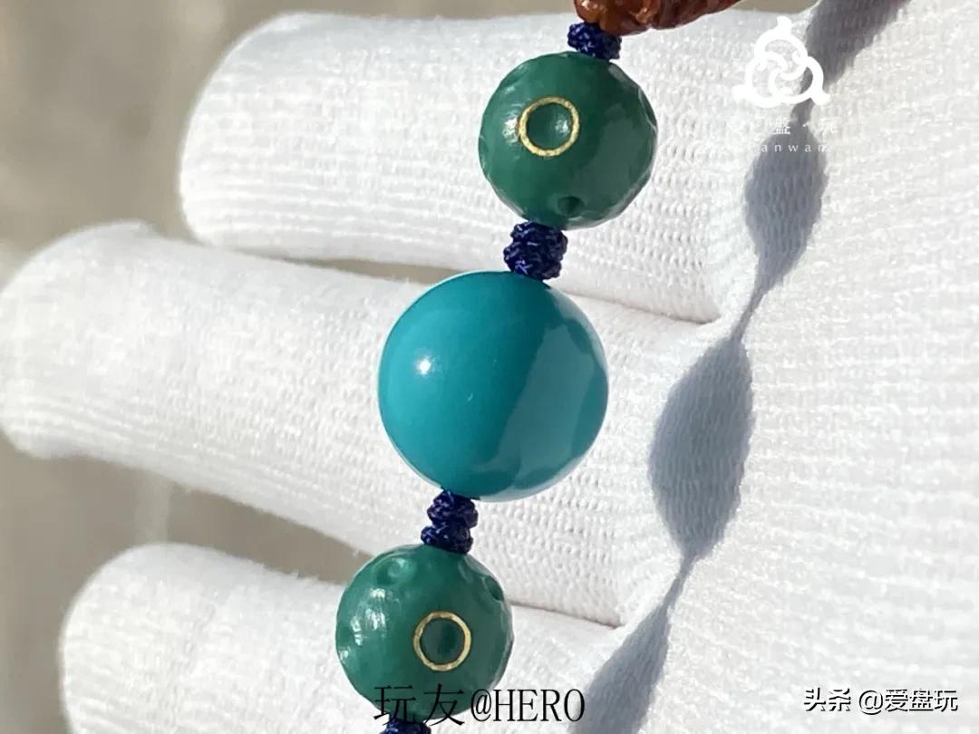 一条小金刚,他盘了720天,包浆很赞,谁说大干手不适合盘串