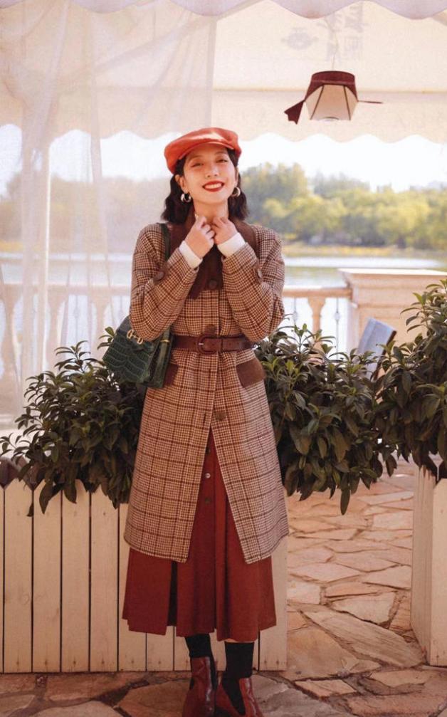 搭配大衣的修身显瘦长裙,黑色呢大衣长裙显瘦穿搭