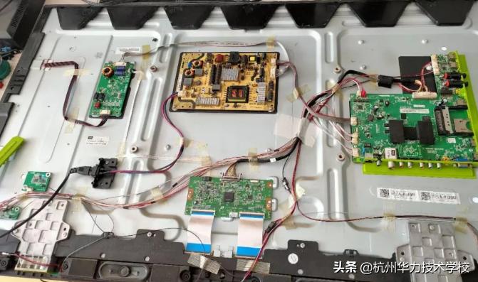 维修TCL液晶L48A71开机屏幕一闪黑屏-杭州华力学校