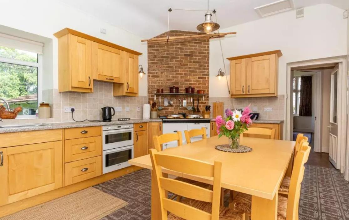 在英国100人民币能买到什么,100万英镑在英国能买什么房子