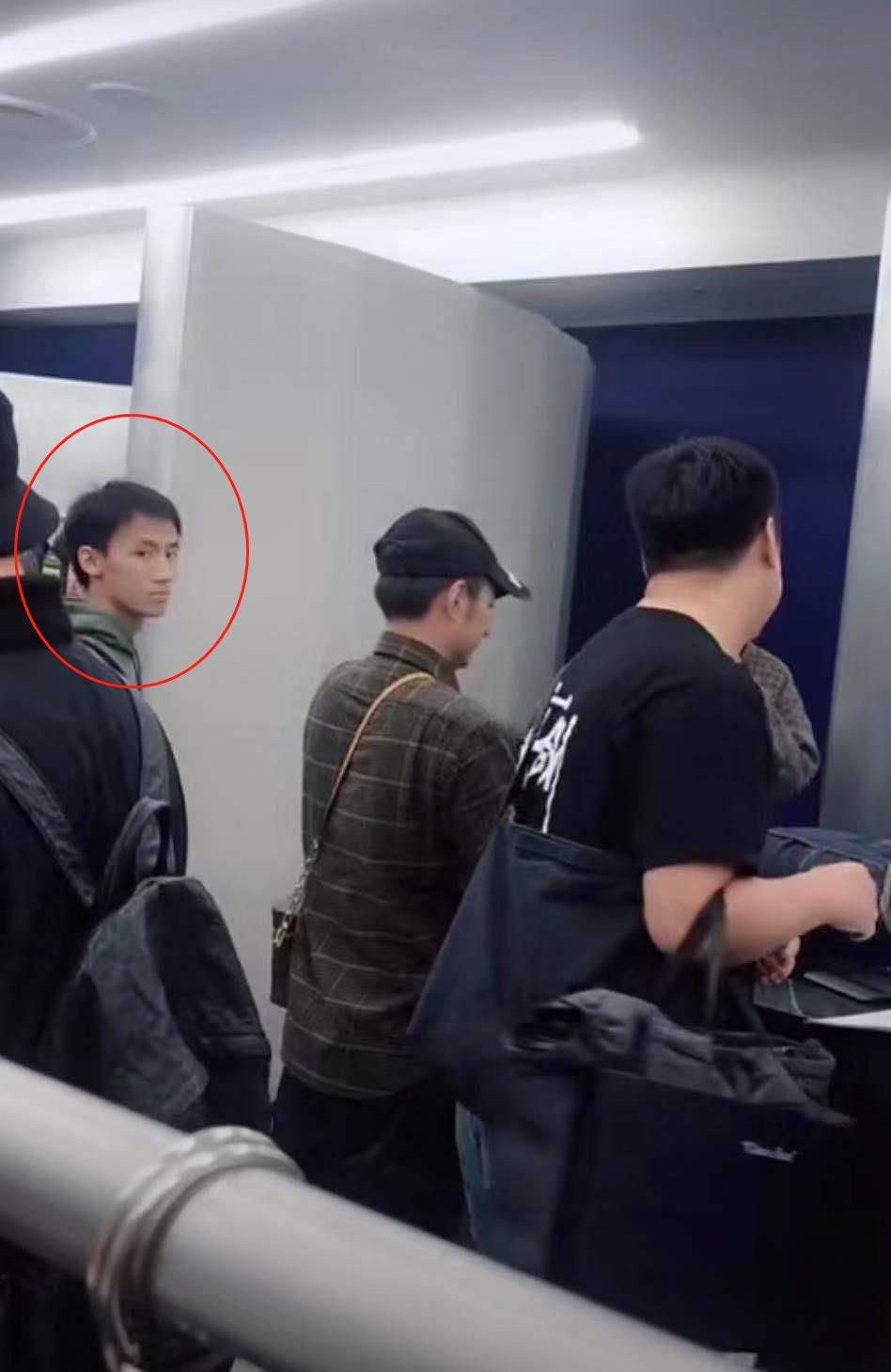 李维嘉社媒发文回应争议,李维嘉被怼的视频