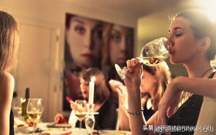 看红酒标签怎么区别红酒好坏,看红酒瓶怎么区别红酒好坏