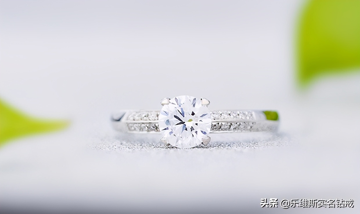 求婚钻戒和订婚钻戒可以用一个吗,订婚钻戒和结婚钻戒的区别