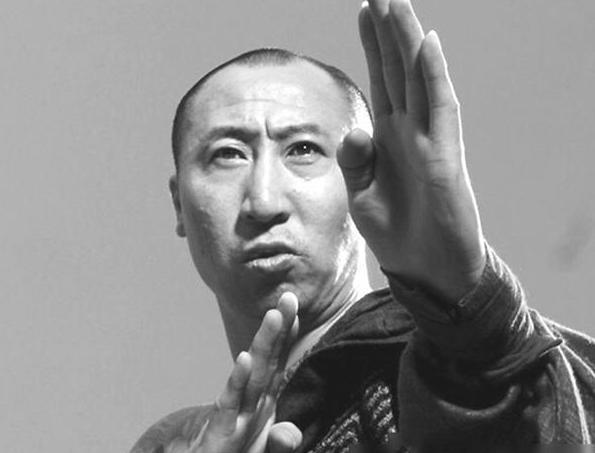 2004年赵本山徒弟被轰下台,赵本山徒弟卖东西被罚20万