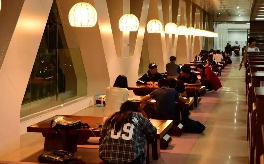 研究生学费竟然6万一年,研究生天价学费