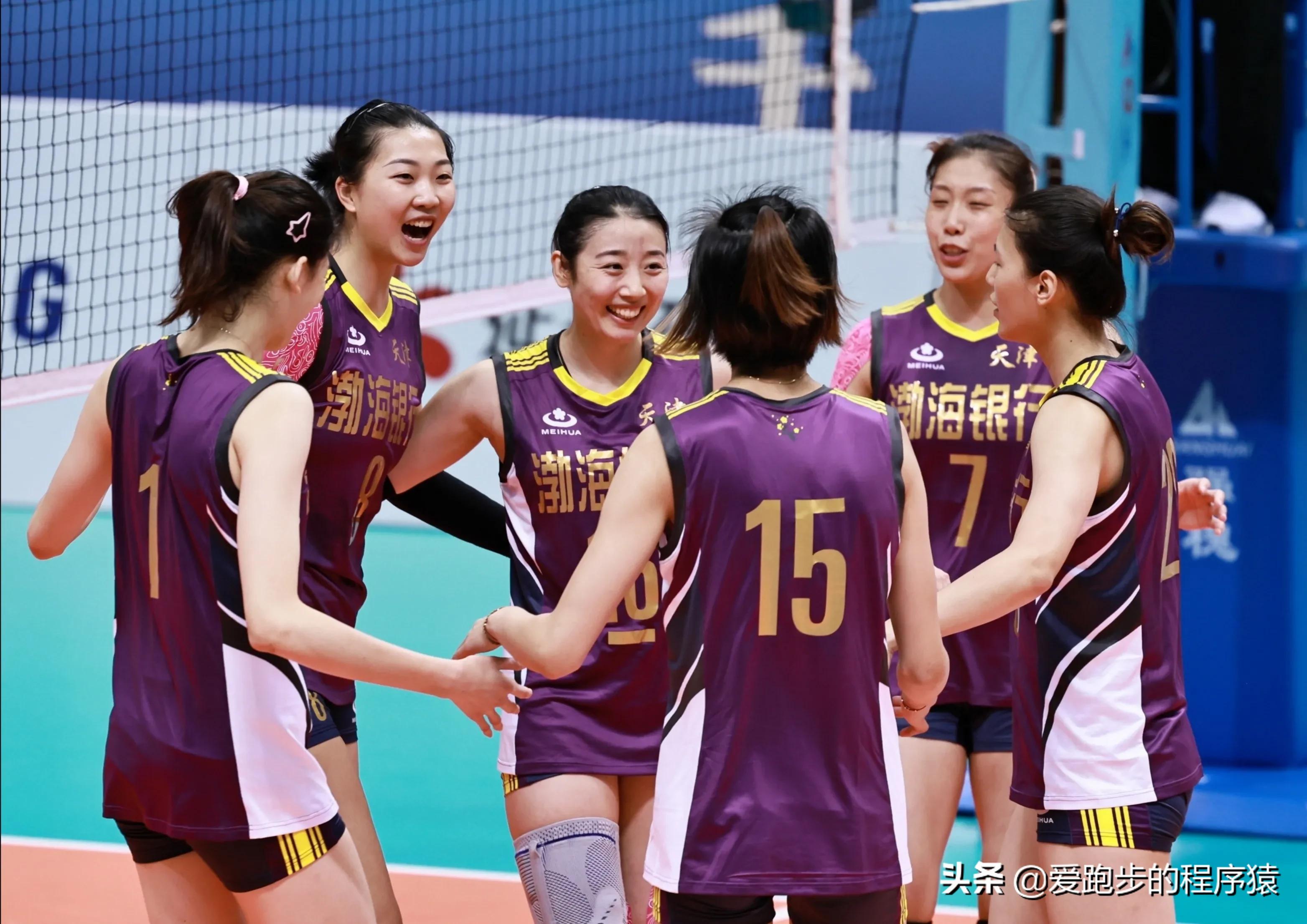 张常宁女排比赛服短裤,女排时装秀视频