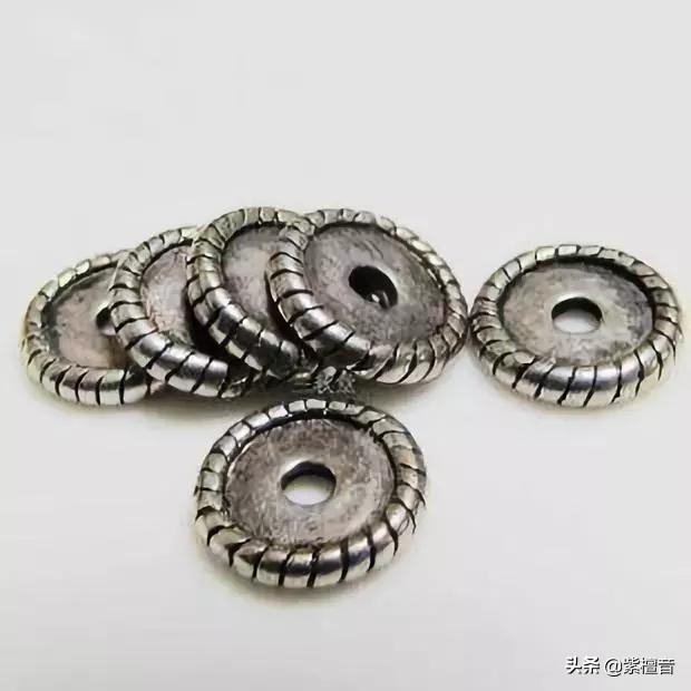 文玩手串配饰搭配教程,文玩手串如何穿好看