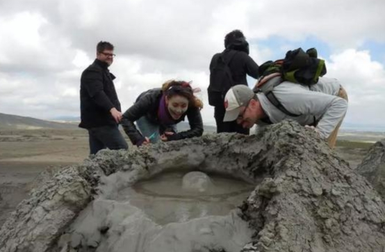泥火山有多可怕,巨型泥火山