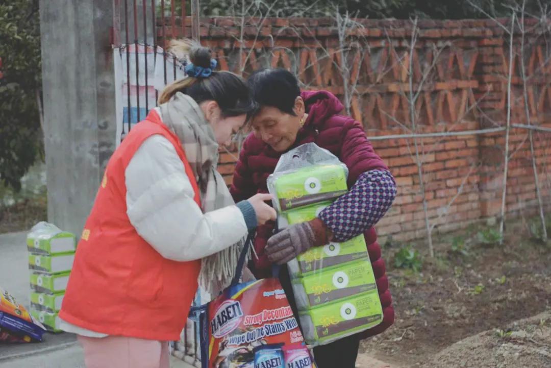 爱心传递寒冬送温暖活动圆满结束,开展春节送温暖送爱心活动