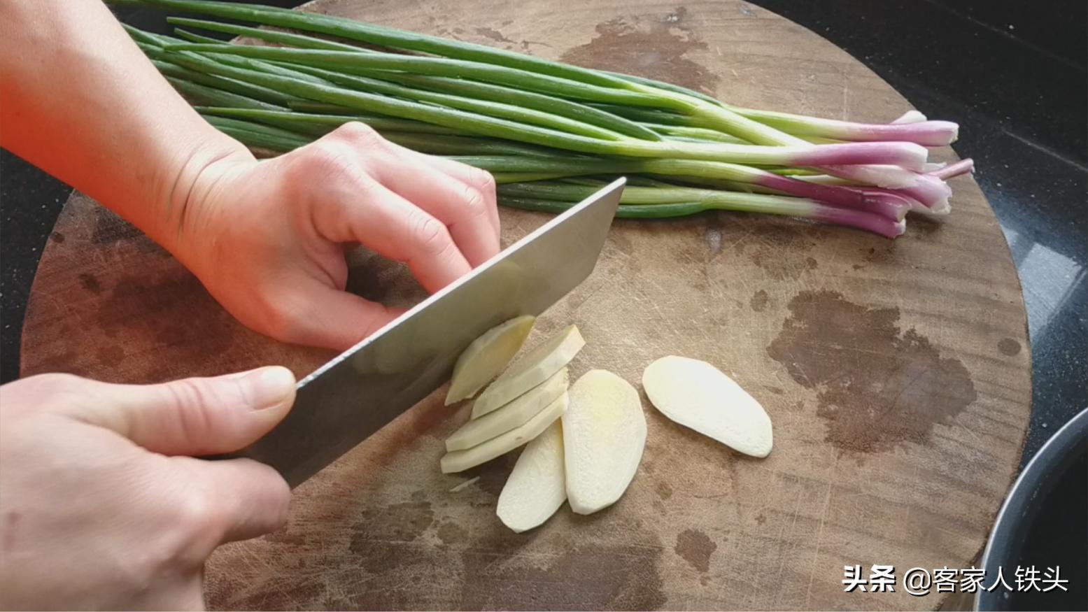 客家正宗盐焗鸡做法,正宗客家盐焗鸡的做法步骤