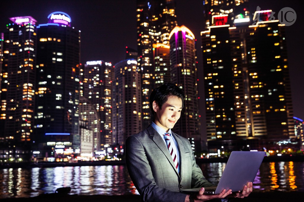 小说：白富美的豪车卖给我了，如今却成为我女朋友，我赚了赔了